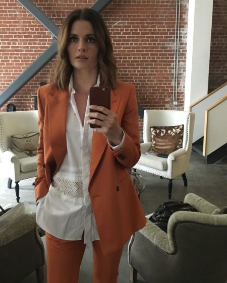 Actress Stana Katic poses for a mirror selfie in her house.